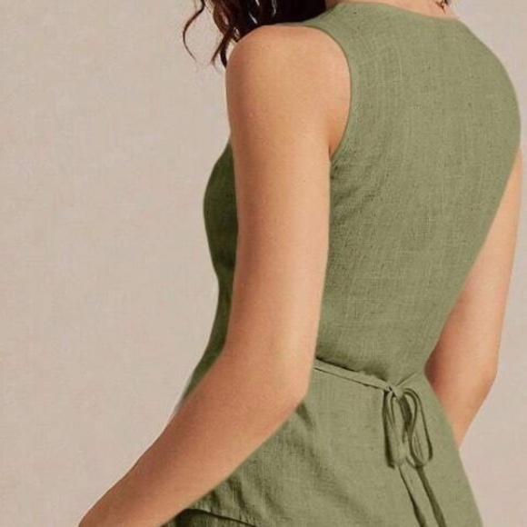 Classic Line Half Button Minimalist Linen Vest - Picture 7 of 7